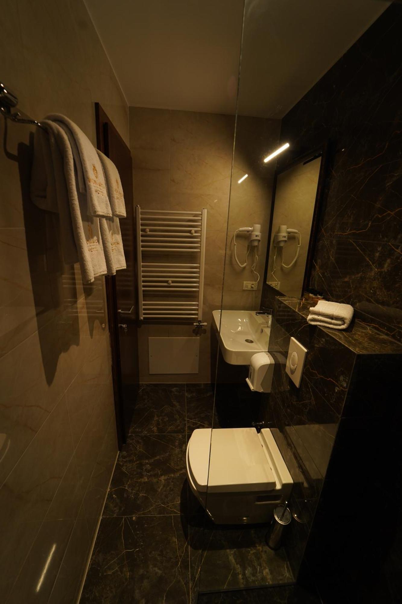 Monarch Hotel Prizren Exterior photo