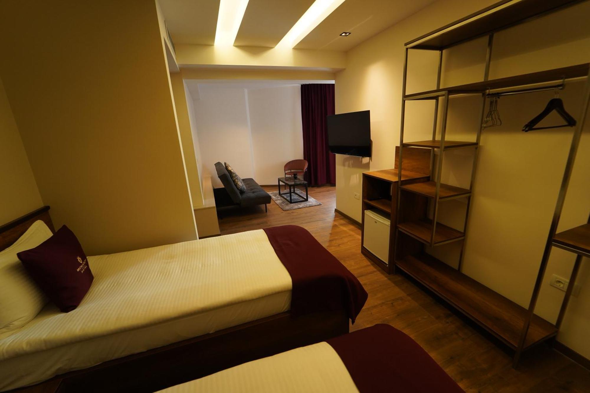 Monarch Hotel Prizren Exterior photo