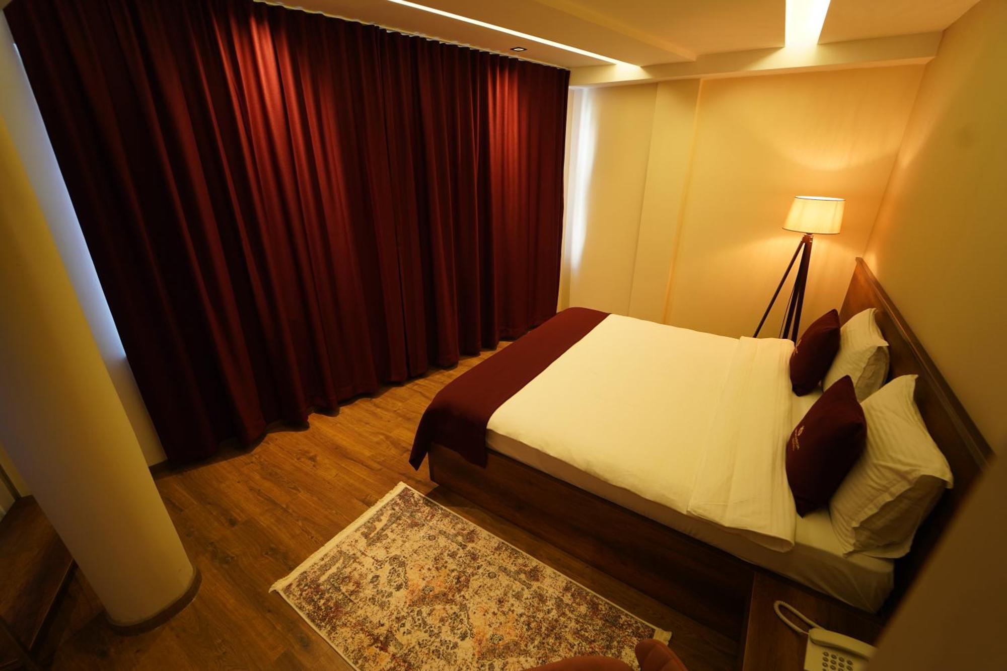 Monarch Hotel Prizren Exterior photo